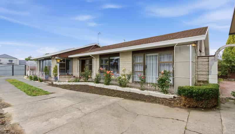 219 Main North Road, Redwood