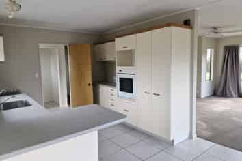 24 Albert Drive, Clyde