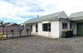 24 Albert Drive, Clyde