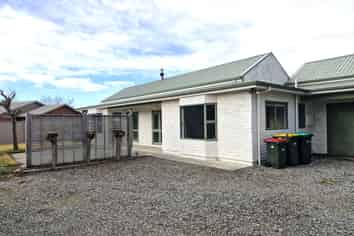 24 Albert Drive, Clyde