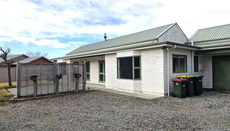 24 Albert Drive, Clyde