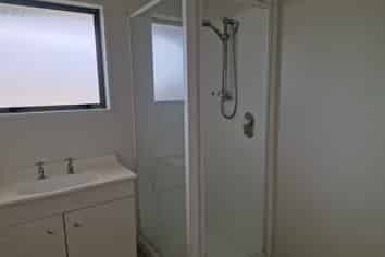 24 Albert Drive, Clyde