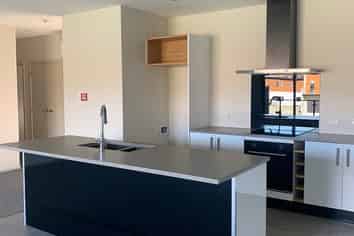 6B Le Mans Grove, Cromwell