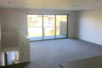 6B Le Mans Grove, Cromwell