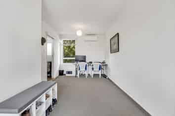 2/18 Carnot Street, Glenholme