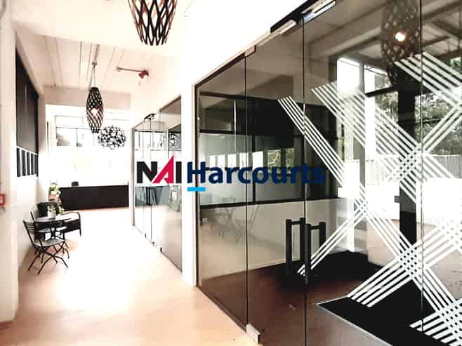 Office/Showroom For Lease - Prime Location!