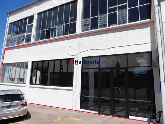 Office/Showroom For Lease - Prime Location!