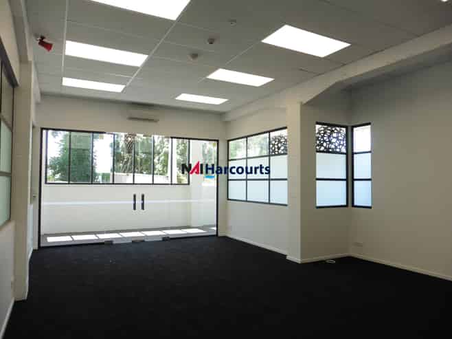 Office/Showroom For Lease - Prime Location!