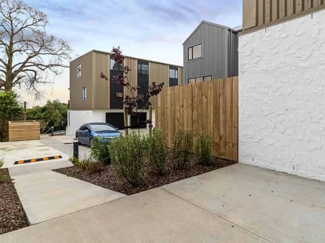 8/11 Ryburn Road, Mount Wellington