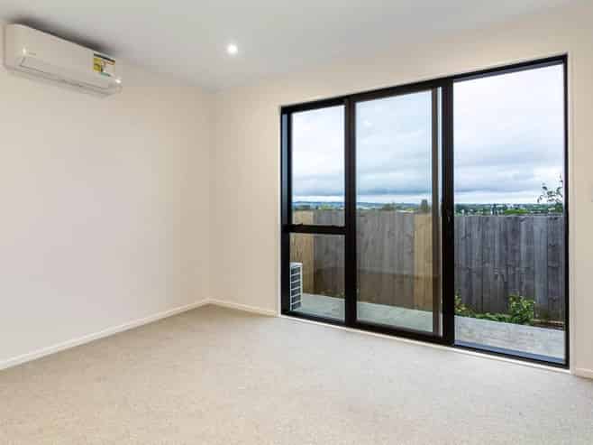 8/11 Ryburn Road, Mount Wellington