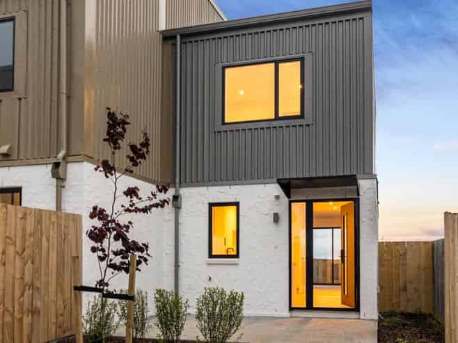 8/11 Ryburn Road, Mount Wellington