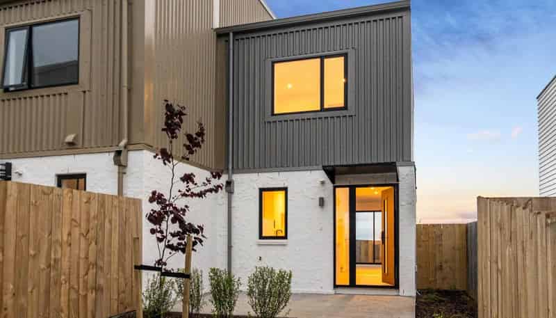 8/11 Ryburn Road, Mount Wellington