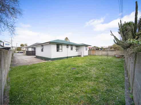 12a Everitt Road, Otara