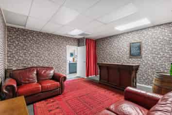 Ground floor retail / showroom / office