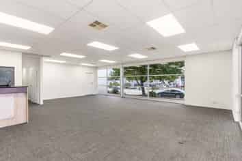 Ground floor retail / showroom / office