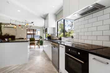 43 Holmes Drive South, Massey