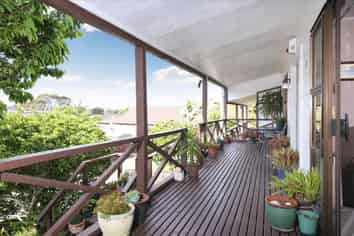 2/128 Barrack Road, Mount Wellington