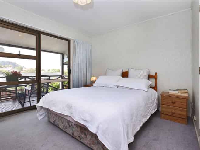 2/128 Barrack Road, Mount Wellington