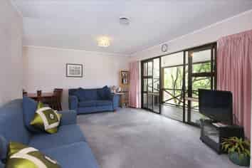 2/128 Barrack Road, Mount Wellington