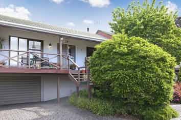 2/128 Barrack Road, Mount Wellington