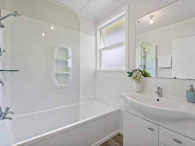 992 Highway 22, Pukekawa