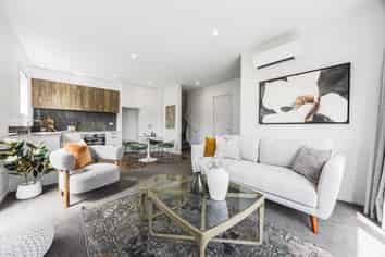 82 Glidepath Road, Hobsonville