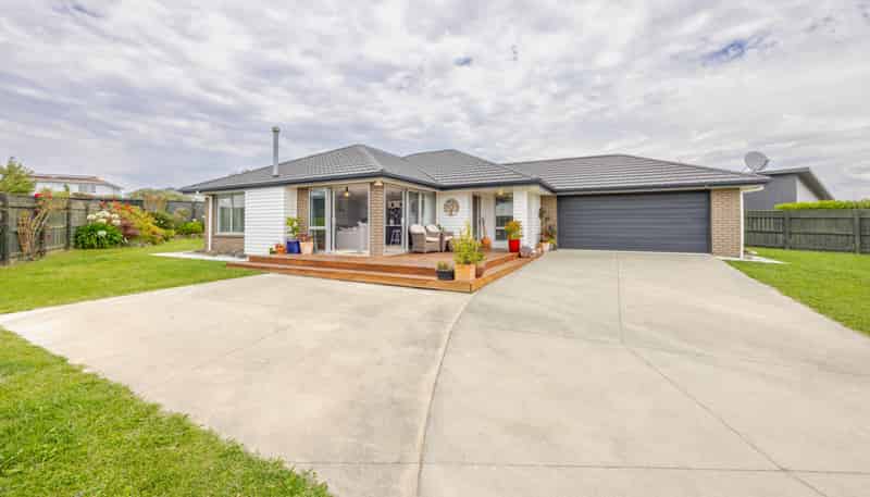 11 Pohutukawa Drive, Bay View