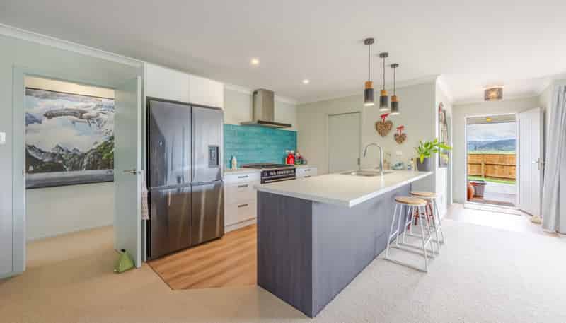 11 Pohutukawa Drive, Bay View