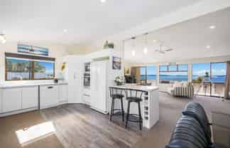 11 Mera Road, Algies Bay