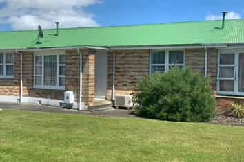 4/576 Queen Street East, Levin