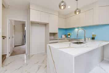 2/287 Massey Road, Mangere East