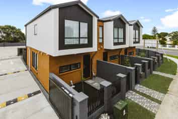 2/287 Massey Road, Mangere East