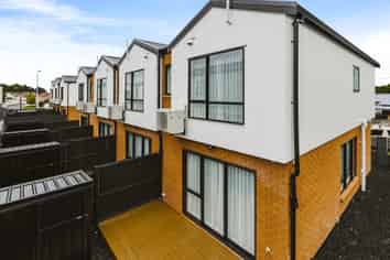 2/287 Massey Road, Mangere East