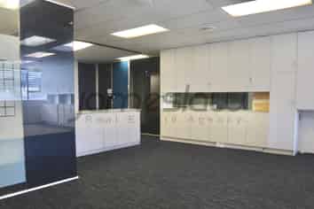 150 sqm Street Front Office/Retail in Epsom