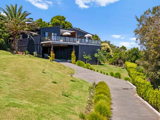 8A Park Road, Surfdale