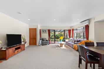 1/63 Gosford Drive, Botany Downs