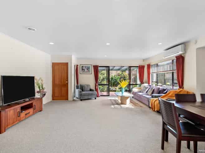 1/63 Gosford Drive, Botany Downs