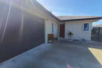 8A Merton Crescent, Pirimai