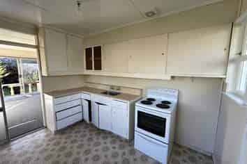 2/12 Cornwall Place , Stoke