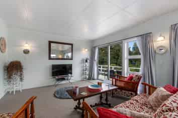 206 Old School Road, MAUNGAKARAMEA