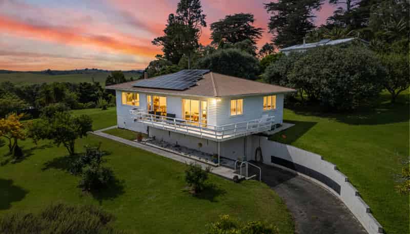 206 Old School Road, MAUNGAKARAMEA