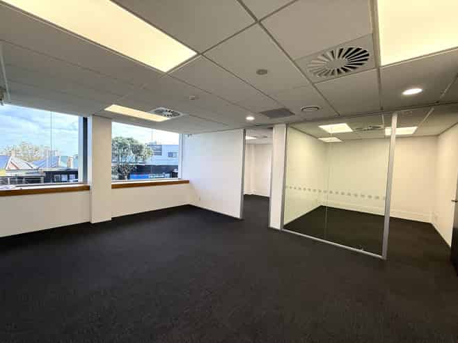 MODERN CITY FRINGE OFFICES
