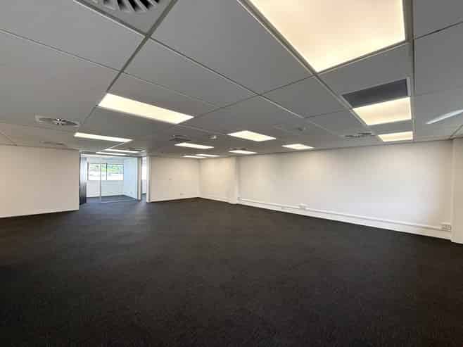 MODERN CITY FRINGE OFFICES
