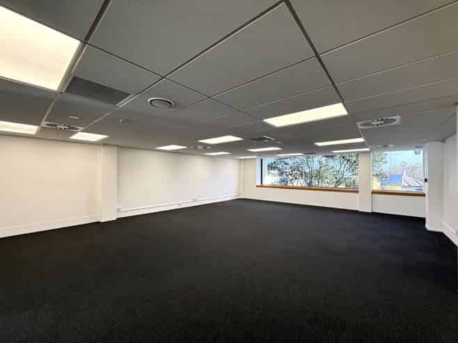 MODERN CITY FRINGE OFFICES
