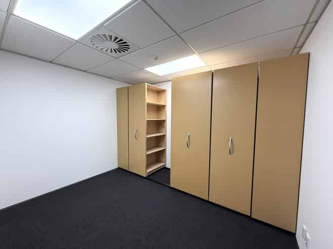 MODERN CITY FRINGE OFFICES
