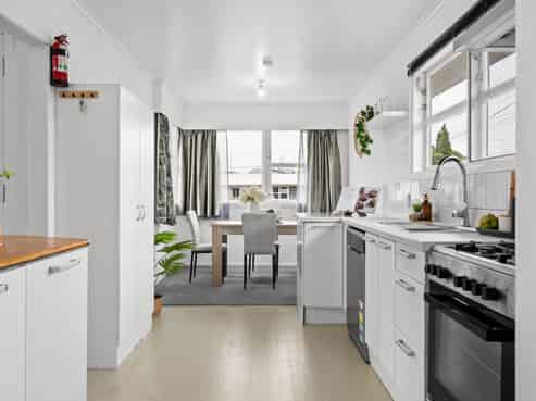 16 Manapouri Place, Glenview