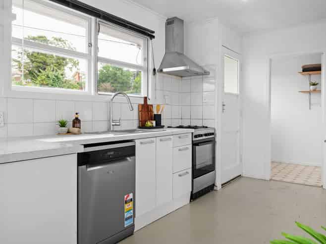 16 Manapouri Place, Glenview