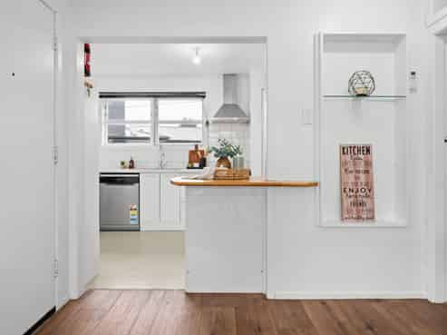 16 Manapouri Place, Glenview