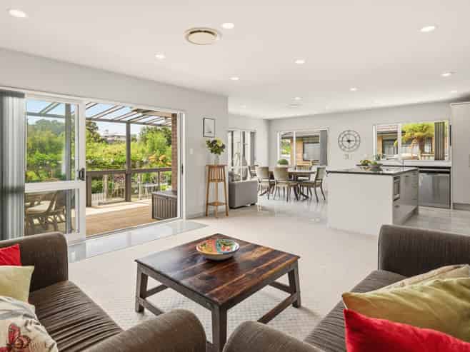 104 Waterside Drive, Pyes Pa