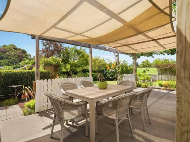 104 Waterside Drive, Pyes Pa